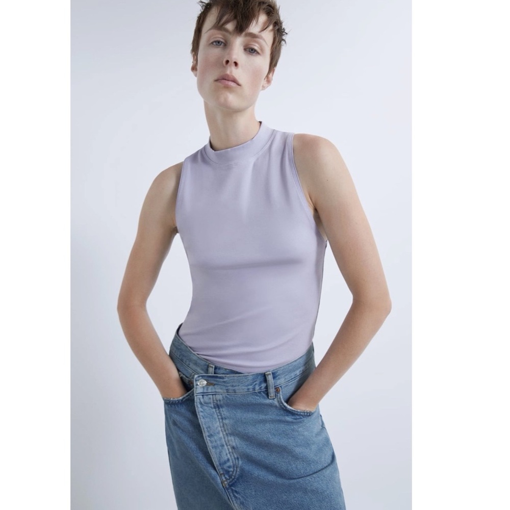 Zara mock neck T-shirt 🏷